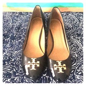 Tory Burch Janey classy leather pumps.